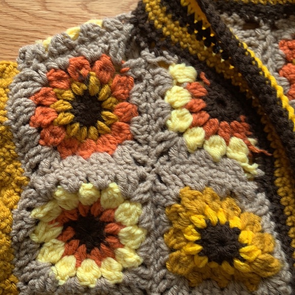Hand made granny square sweater - Picture 4 of 4